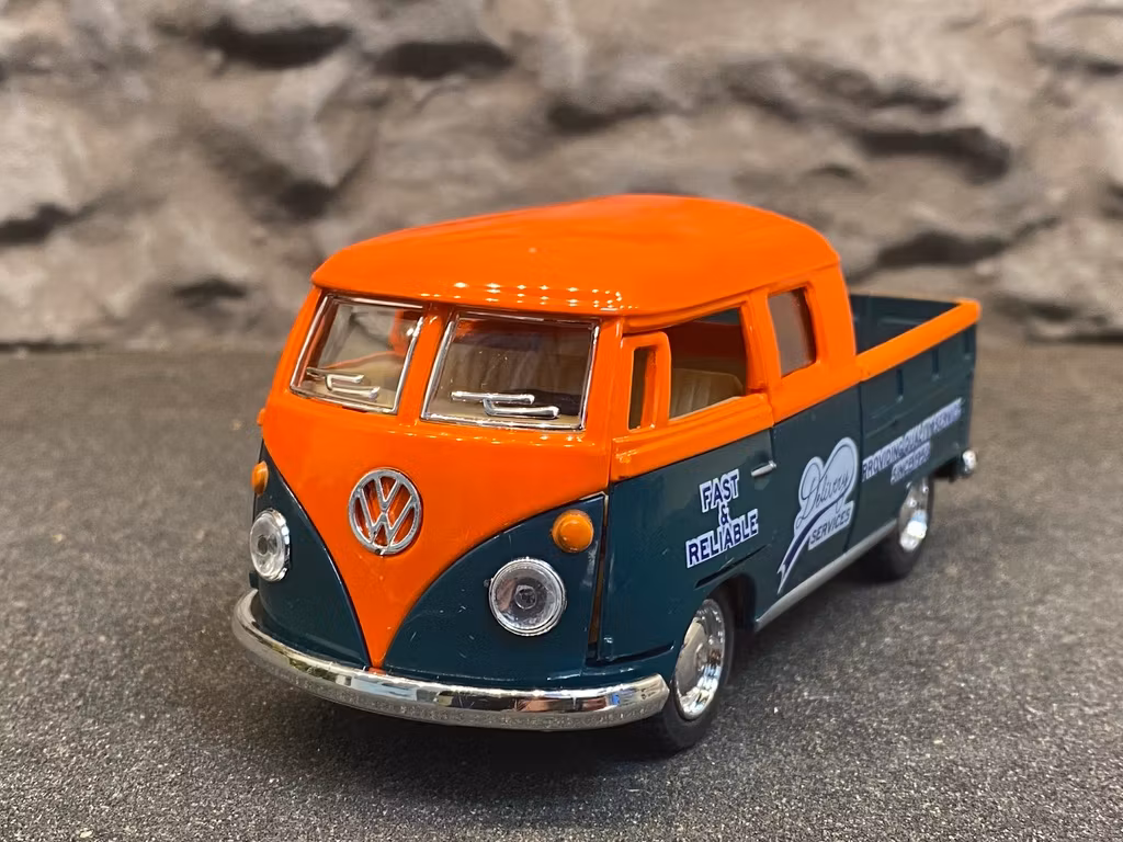 Skala 1/34 Volkswagen Transporter T1, Doublecab, Orange/Mörkgrön från Kinsmart