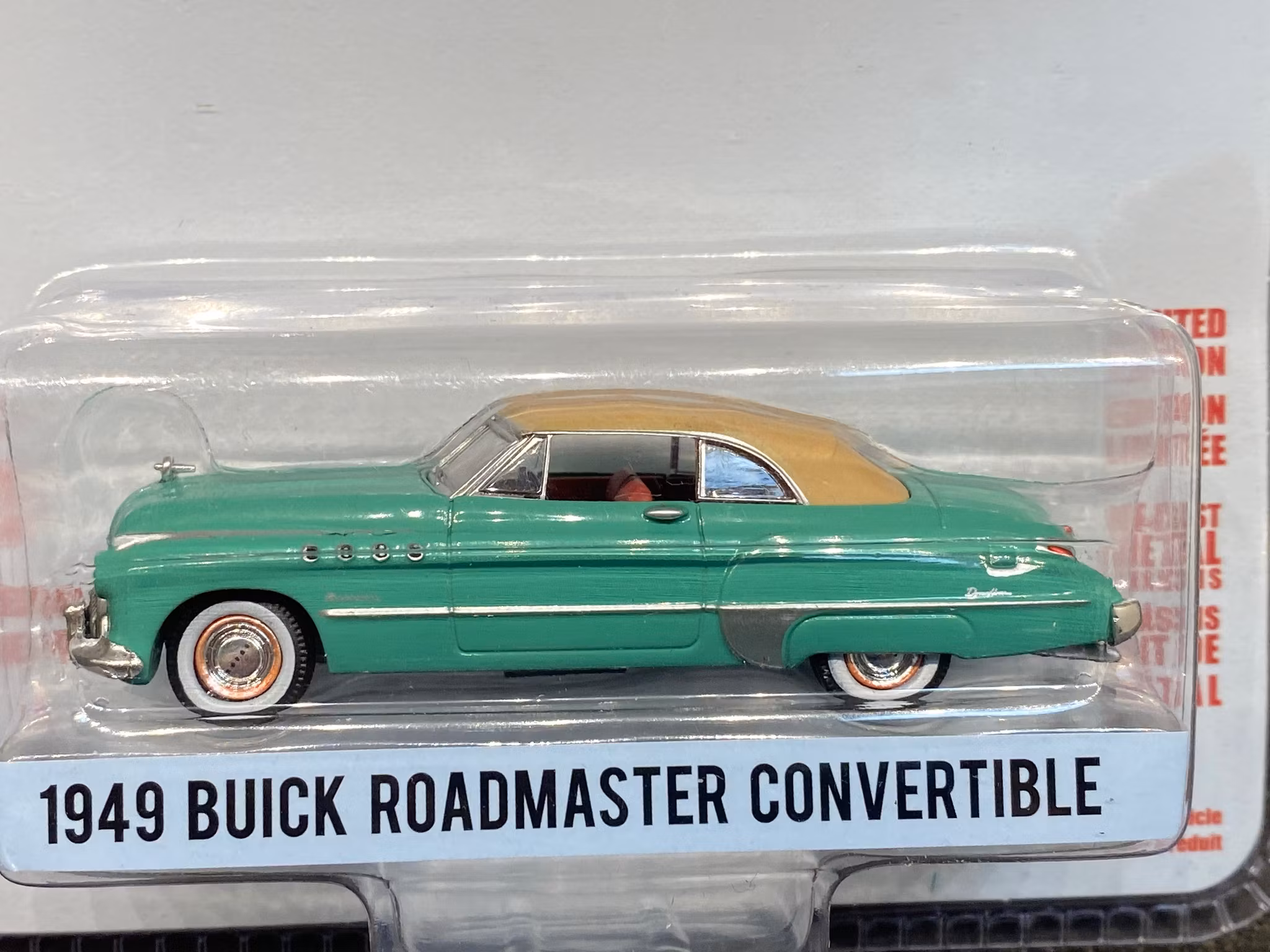 Skala 1/64 Buick Roadmaster Convertible 49' "American Pickers" från Greenlight Hollywood