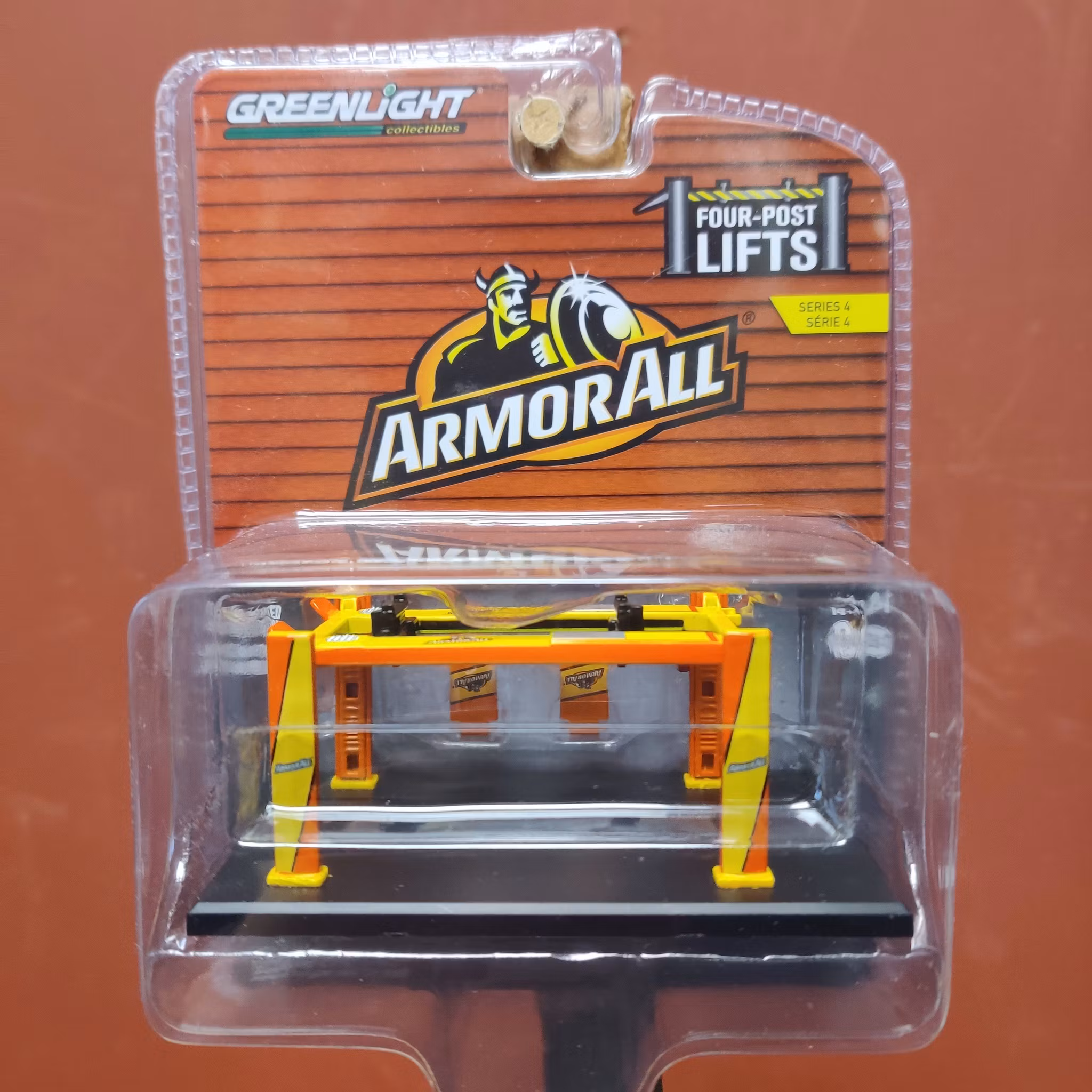 Skala 1/64 ArmorAll fyrpelarlyft från Greenlight