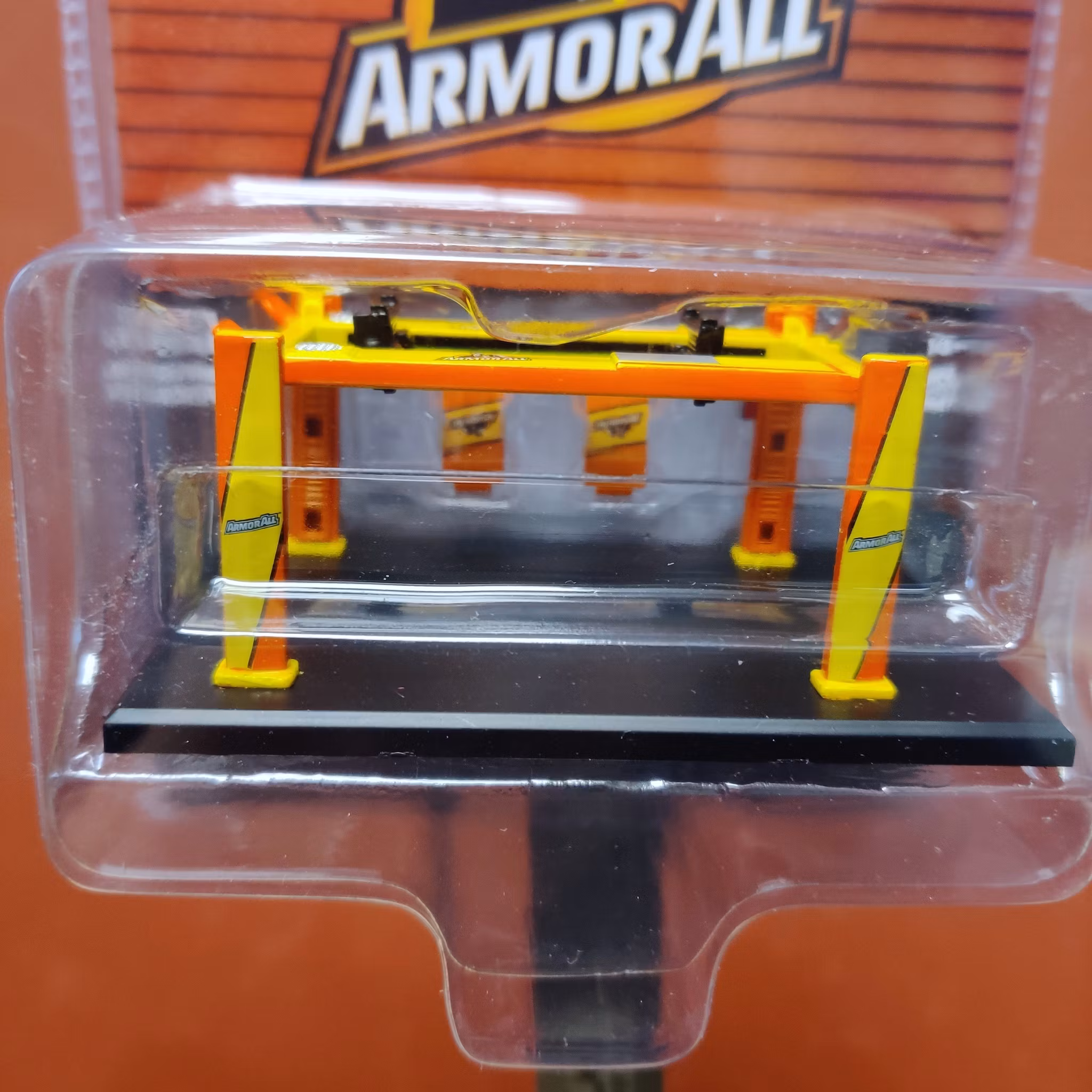 Skala 1/64 ArmorAll fyrpelarlyft från Greenlight