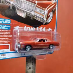 Skala 1/64 Cadillac Eldorado 75'' fr AUTO WORLD Lim.Ed. Rel.1 Ver B