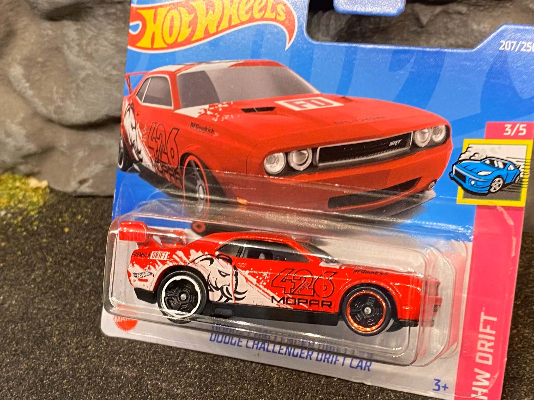 Skala 1/64 Hot Wheels, Dodge Challenger Drift Car