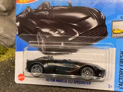 Skala 1/64 Hot Wheels, Aston Martin V12 Speedster