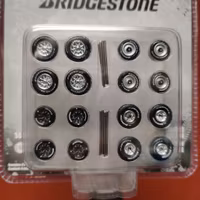 Skala 1/64 Bridgestone 4 uppsättningar Fälg & Däck med axlar Ser.7 från Greenlight