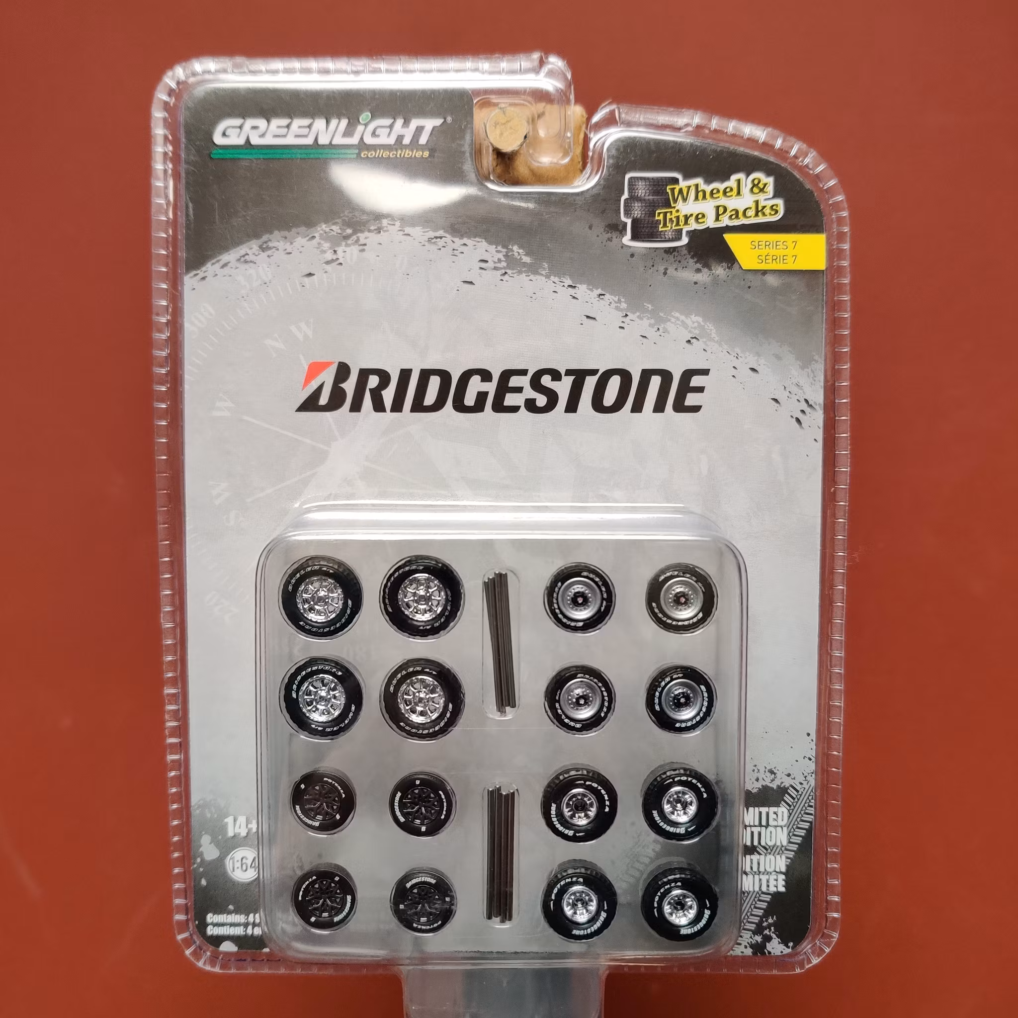 Skala 1/64 Bridgestone 4 uppsättningar Fälg & Däck med axlar Ser.7 från Greenlight