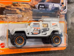 Skala 1/64 Matchbox - Jeep Wrangler Superlift, Vit