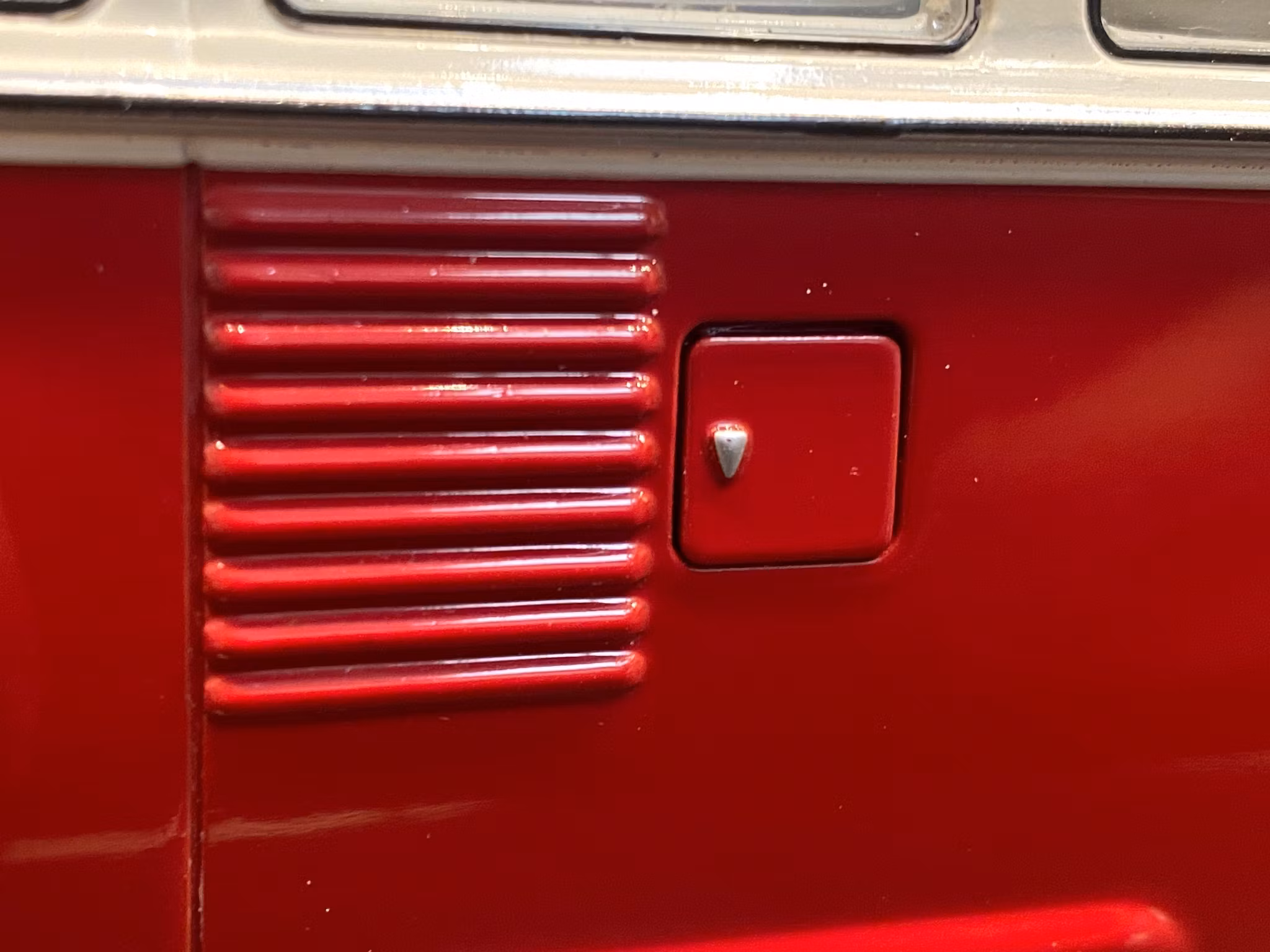 Skala 1/18 Otroligt väldetaljerad och fin Volkswagen T1 B SAMBA fr Schuco