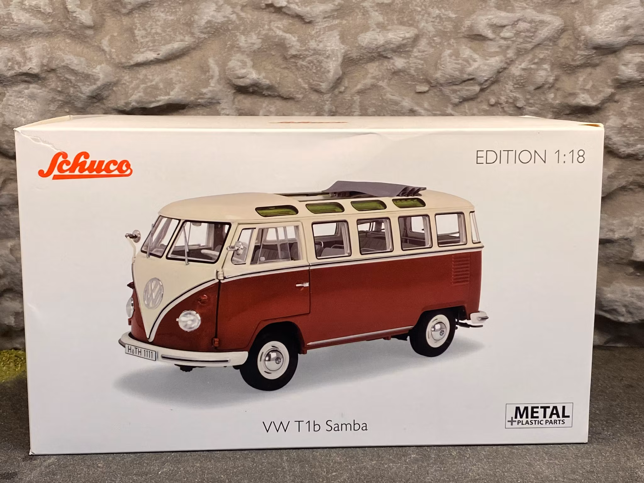 Skala 1/18 Otroligt väldetaljerad och fin Volkswagen T1 B SAMBA fr Schuco
