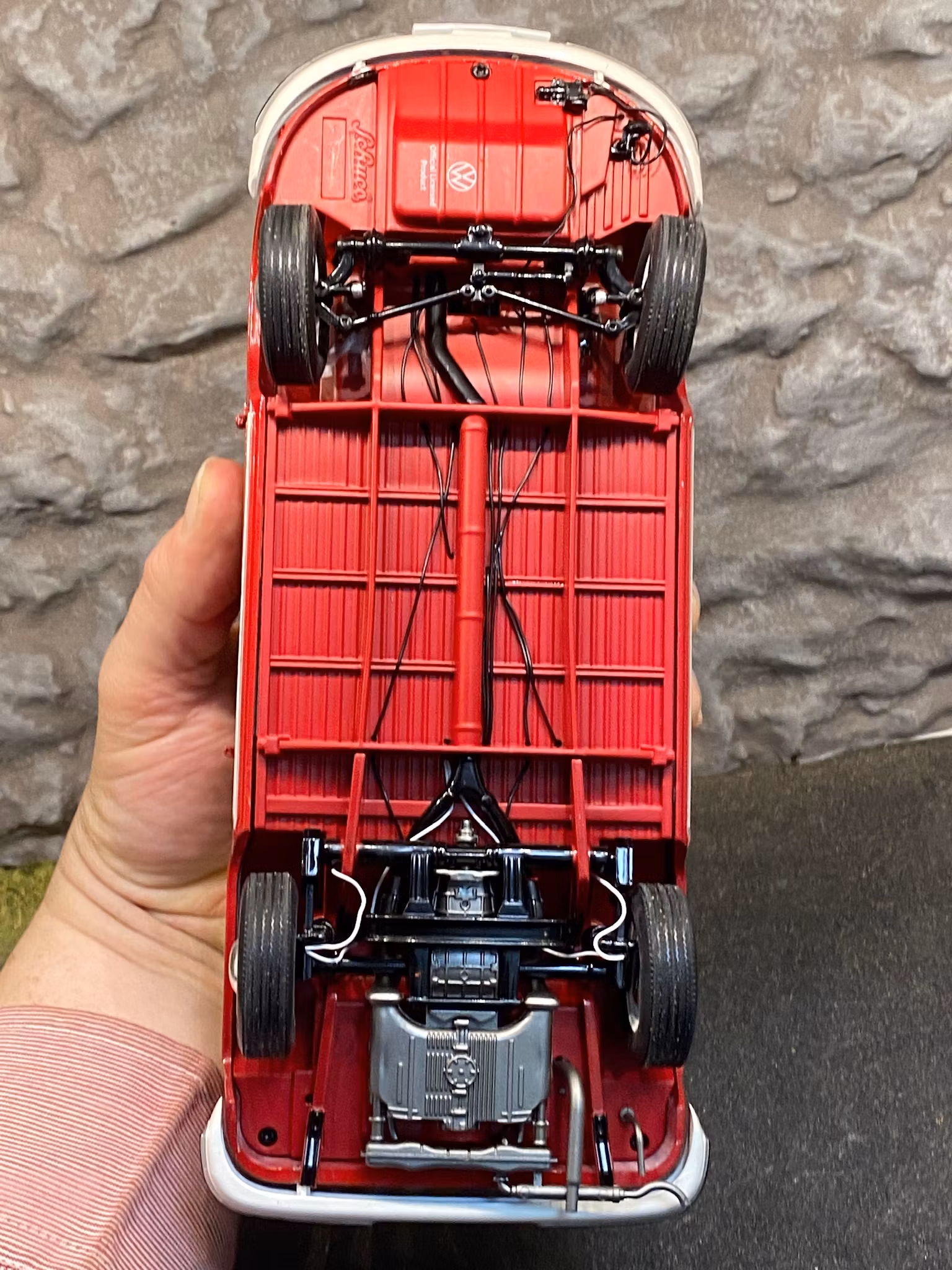 Skala 1/18 Otroligt väldetaljerad och fin Volkswagen T1 B SAMBA fr Schuco