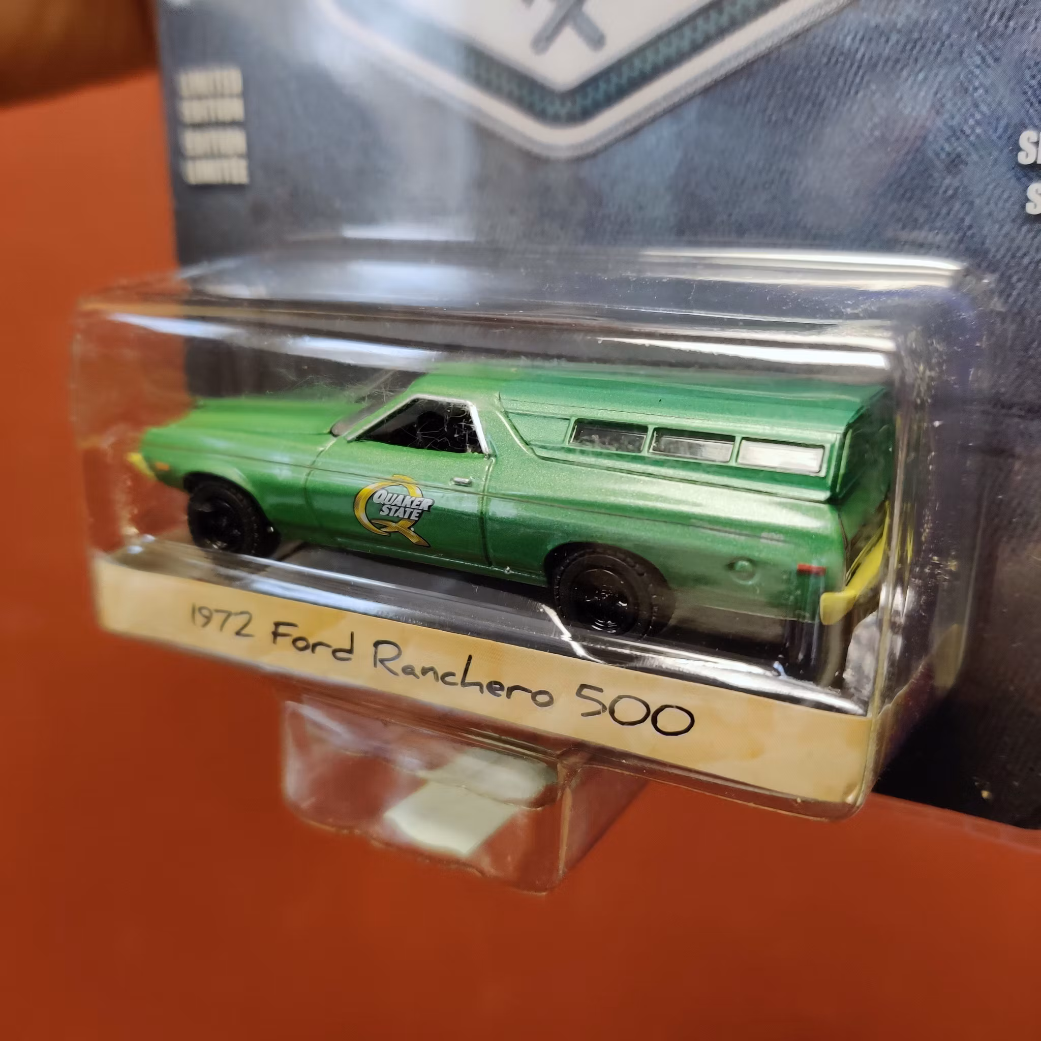 Skala 1/64 Ford Ranchero 500 72' Ser 11 "Blue Collar Collection" från Greenlight