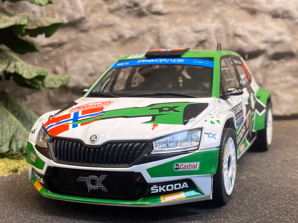 Skala 1/18 ŠKODA FABIA RALLY2 EVO #20 A.MIKKELSEN/T.ERIKSEN 22' fr IXO Models