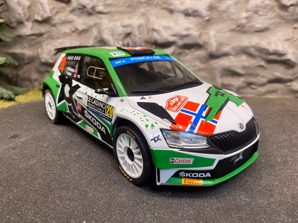 Skala 1/18 ŠKODA FABIA RALLY2 EVO #20 A.MIKKELSEN/T.ERIKSEN 22' fr IXO Models