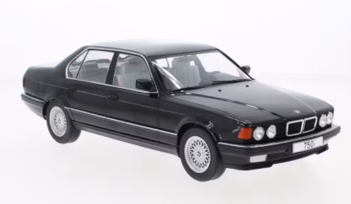 Skala 1/18 BMW E32 7-series, Svart från MCG Model Car Group