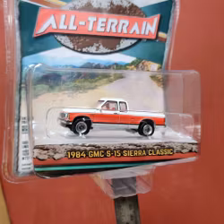 Skala 1/64 GMC S-15 Sierra Classic 84' "All-Terrain" från Greenlight