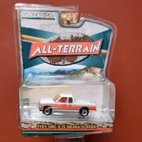 Skala 1/64 GMC S-15 Sierra Classic 84' "All-Terrain" från Greenlight