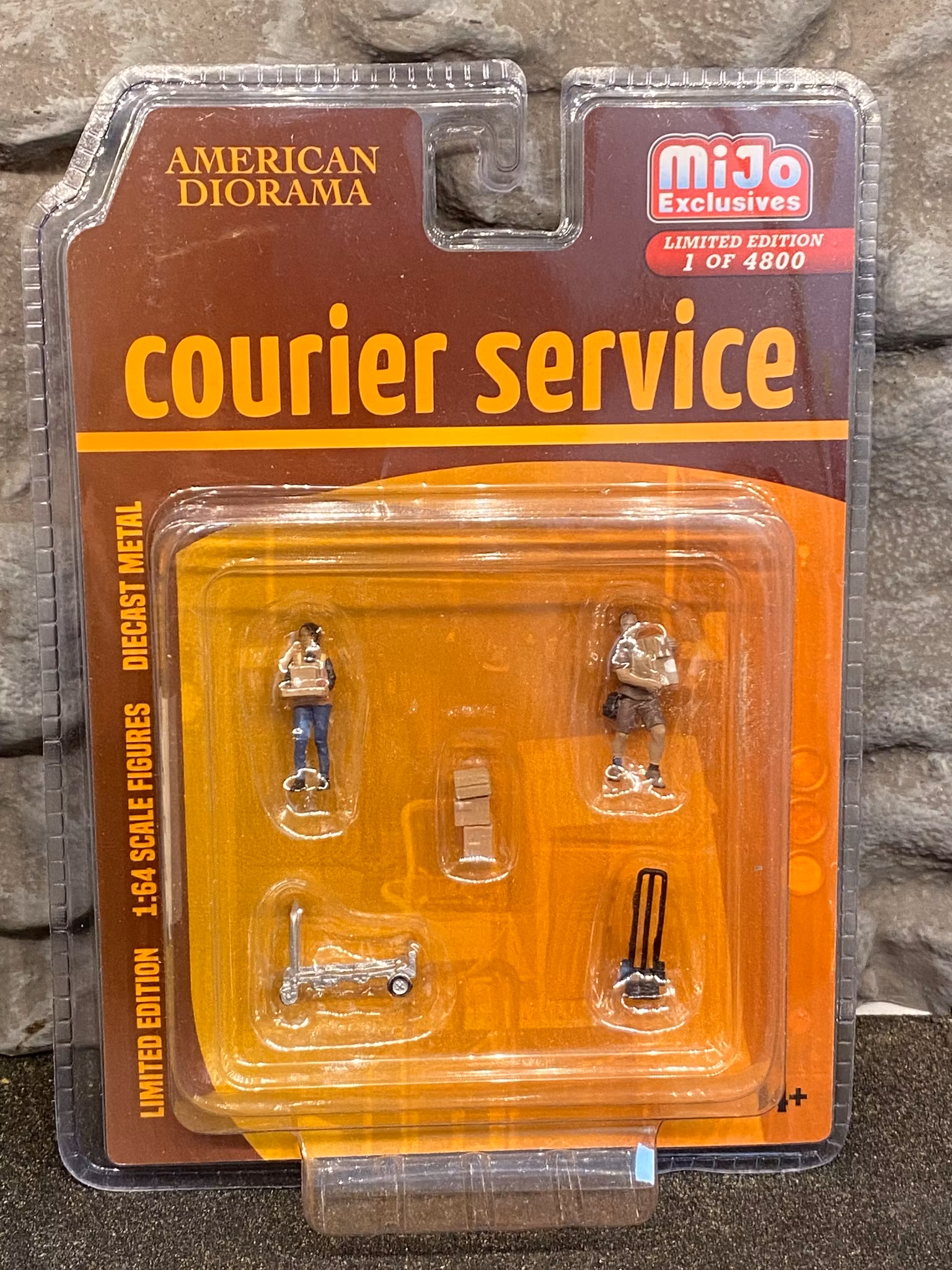 Skala 1/64 Figurer "Courier Service" - 2 fig + 3 tillbehör - American Diorama MiJo