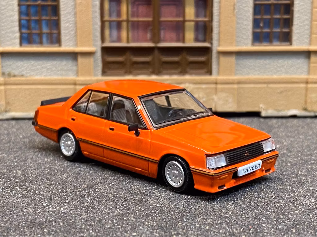 Skala 1/64 Mitsubishi Lancer EX2000 Turbo, Röd fr BM Creations