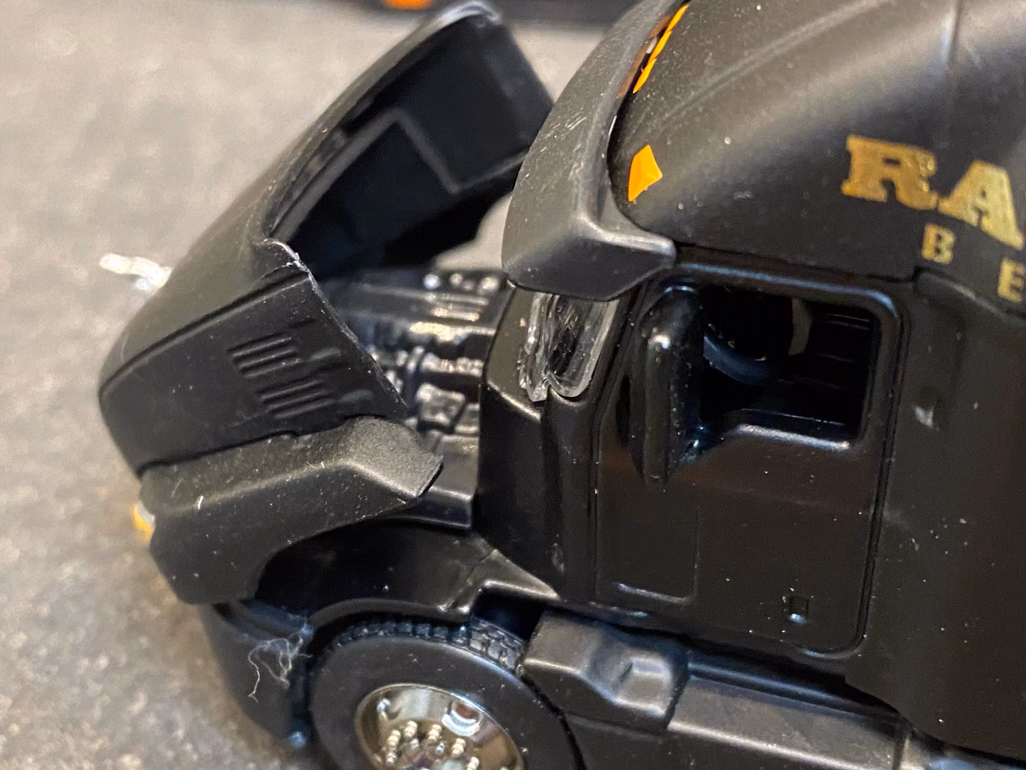 Skala 1/64 Mack Anthem 2020 Lastbil med släp RAUH-Welt Begriff från Maisto Design