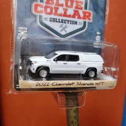 Skala 1/64 Greenlight Chevrolet Silverado W/T 22' "Blue Collar"