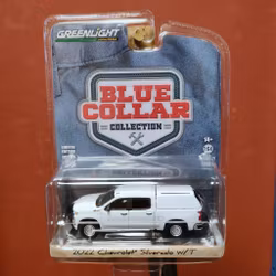 Skala 1/64 Greenlight Chevrolet Silverado W/T 22' "Blue Collar"