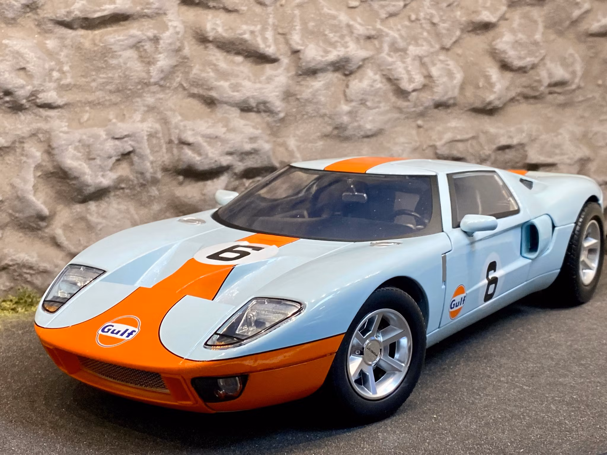 Skala 1/12 Stor & tung Ford GT Concept, "GULF" fr MotorMax