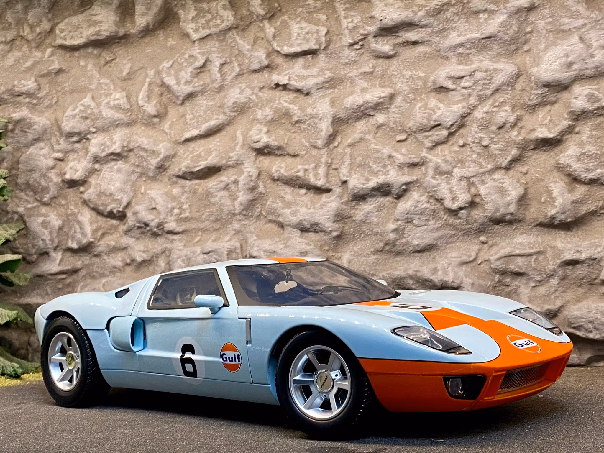 Skala 1/12 Stor & tung Ford GT Concept, "GULF" fr MotorMax