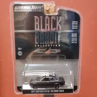 Skala 1/64 Datsun 510 m takräcke & skidor 71' "Black Bandit Collection" från Greenlight