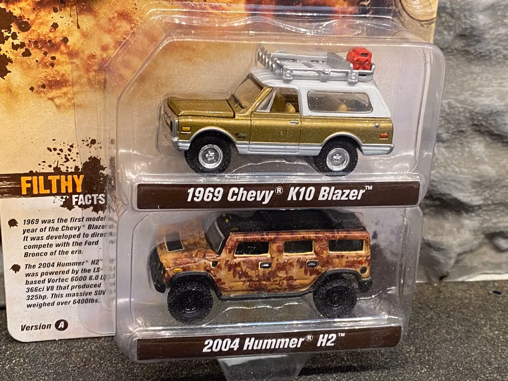 Skala 1/64 2-pack Off-Road Chevy K10 Blazer 69'  & Hummer H2 04' fr Johnny Lightning