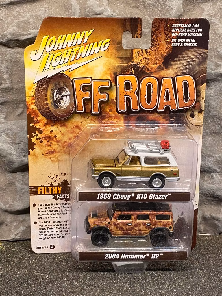 Skala 1/64 2-pack Off-Road Chevy K10 Blazer 69'  & Hummer H2 04' fr Johnny Lightning