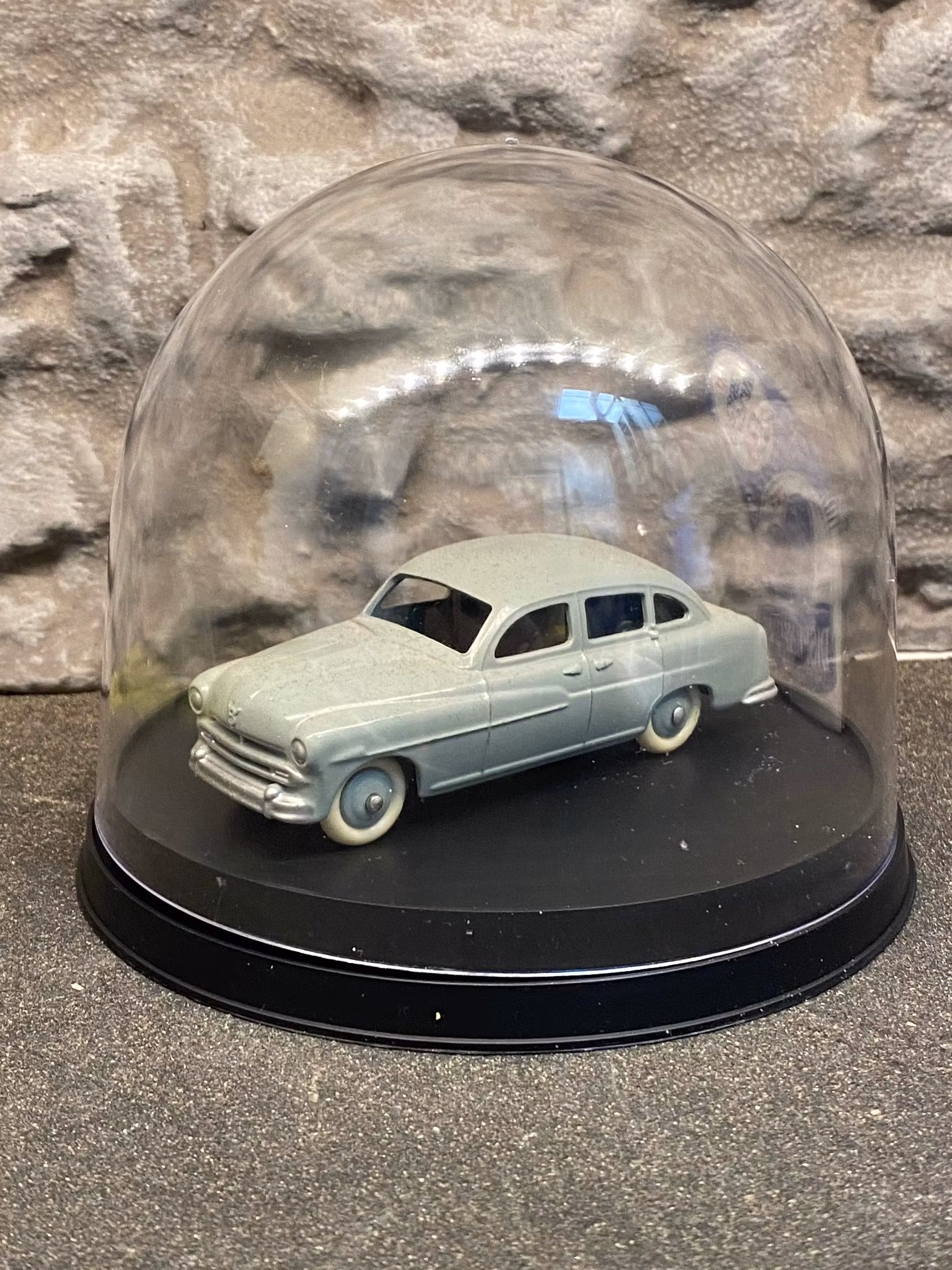Display Case Dome, Innermått 12,5 cm x 9,5cm, Svart Bas fr Tamiya