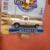 Skala 1/64 Ford F-250 72' "Fall Guy Stuntman Assoc" fr GreenLight Hollywood