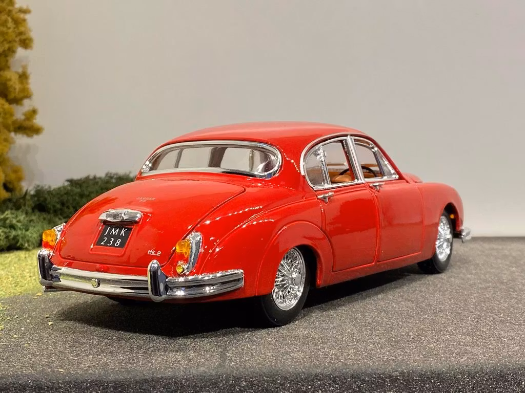 Skala 1/18 Jaguar Mark II 1959 från Bburago