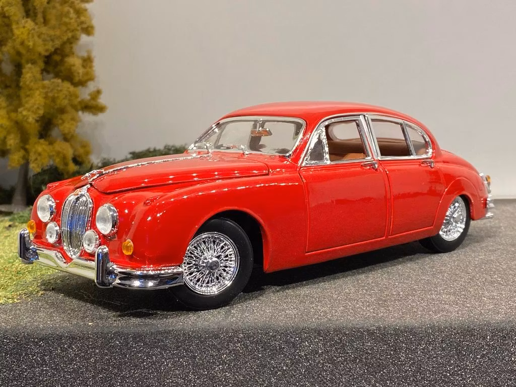 Skala 1/18 Jaguar Mark II 1959 från Bburago