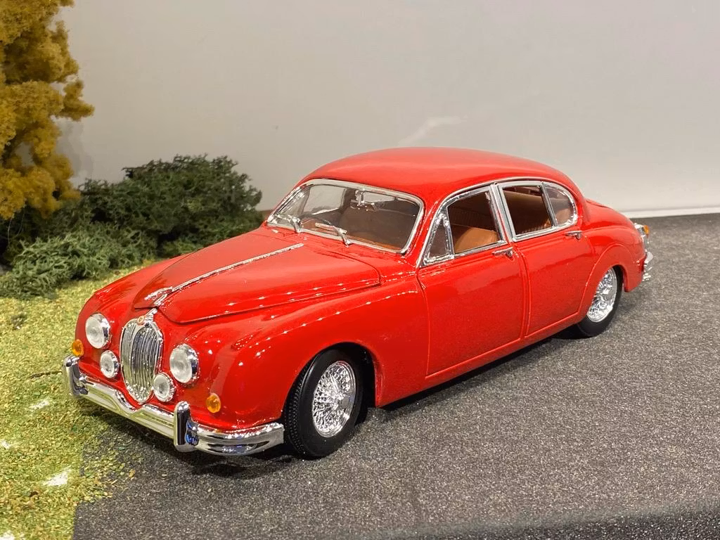 Skala 1/18 Jaguar Mark II 1959 från Bburago