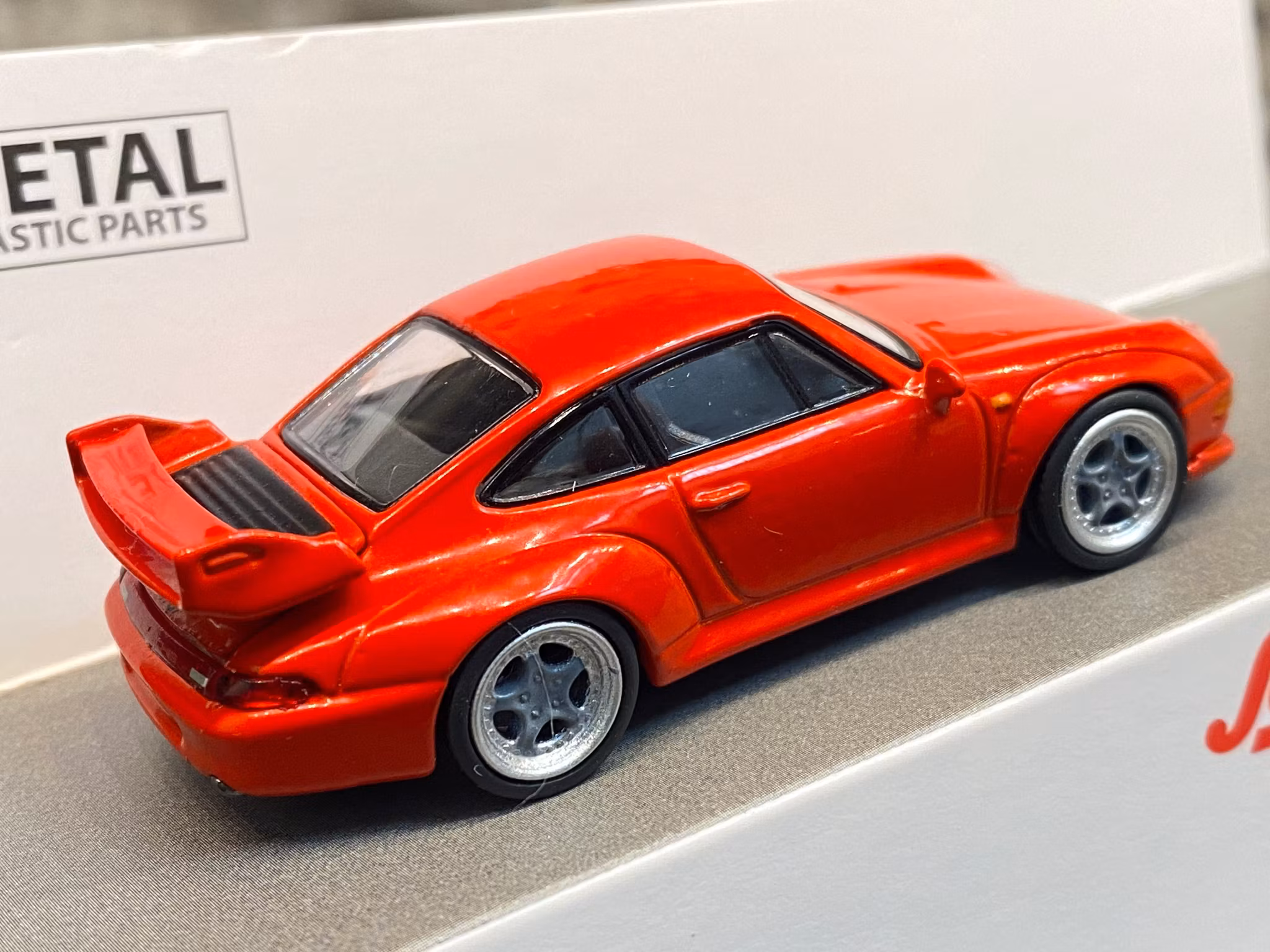 Skala 1/64 Porsche 911 GT2, från Schuco