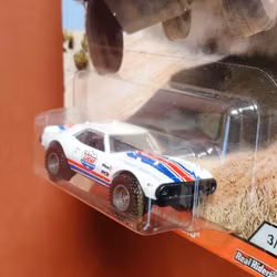 Skala 1/64 Hot Wheels PREMIUM - Chevrolet Off Road Camaro 67'