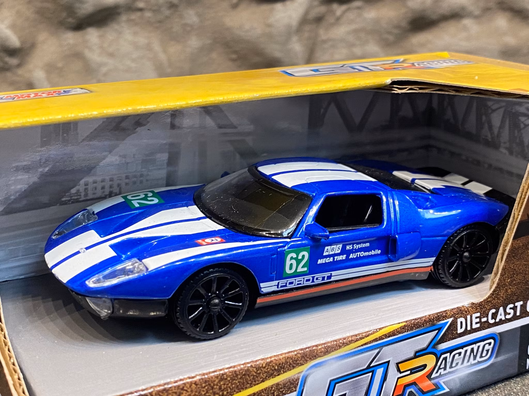 Skala 1/43 Ford GT40 #62 Från GT Racing - Motormax