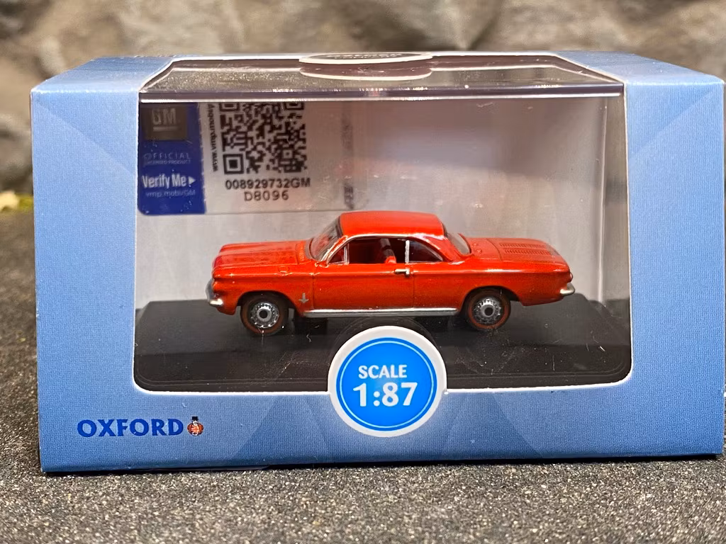 Skala 1/87 Chevrolet Corvair Coupe, Röd från Oxford