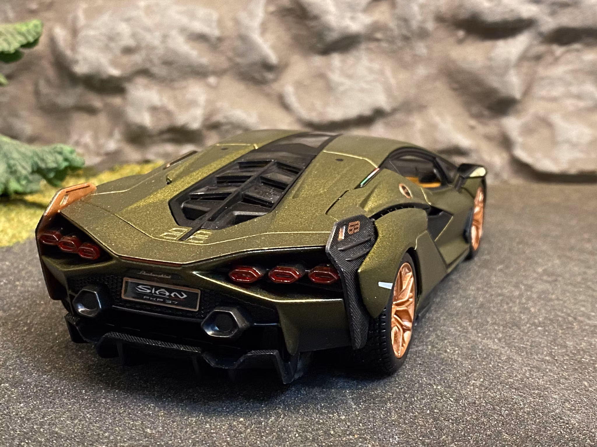 Skala 1/24 -  Lamborghini Sián FKP 37 fr Bburago