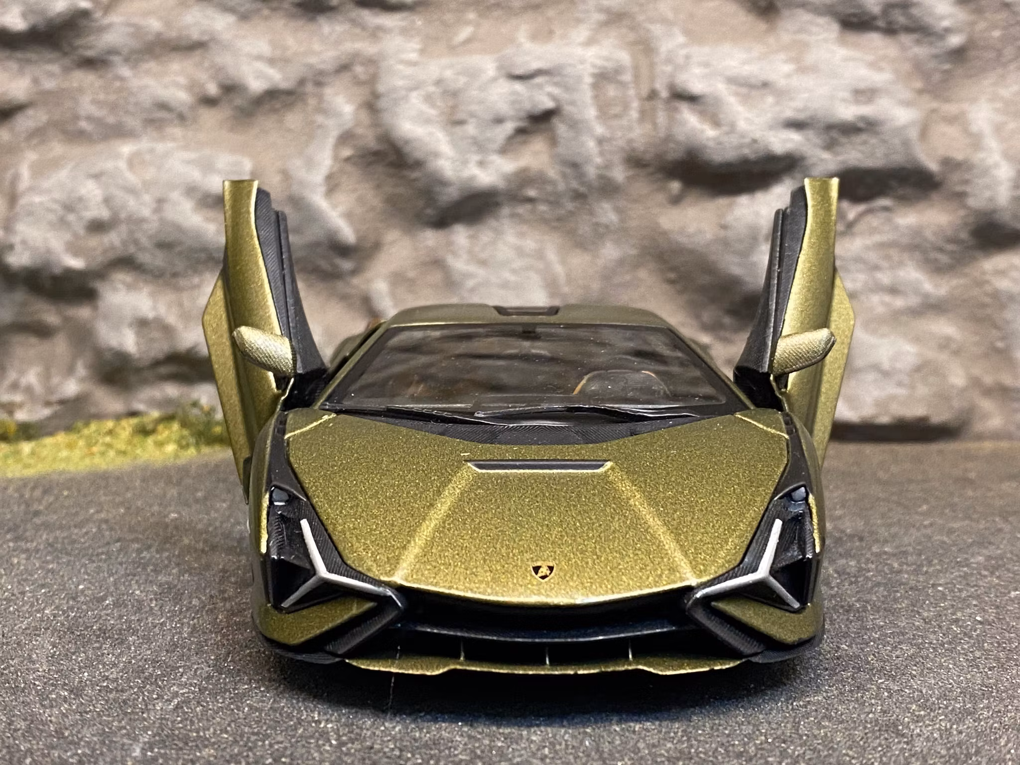 Skala 1/24 -  Lamborghini Sián FKP 37 fr Bburago