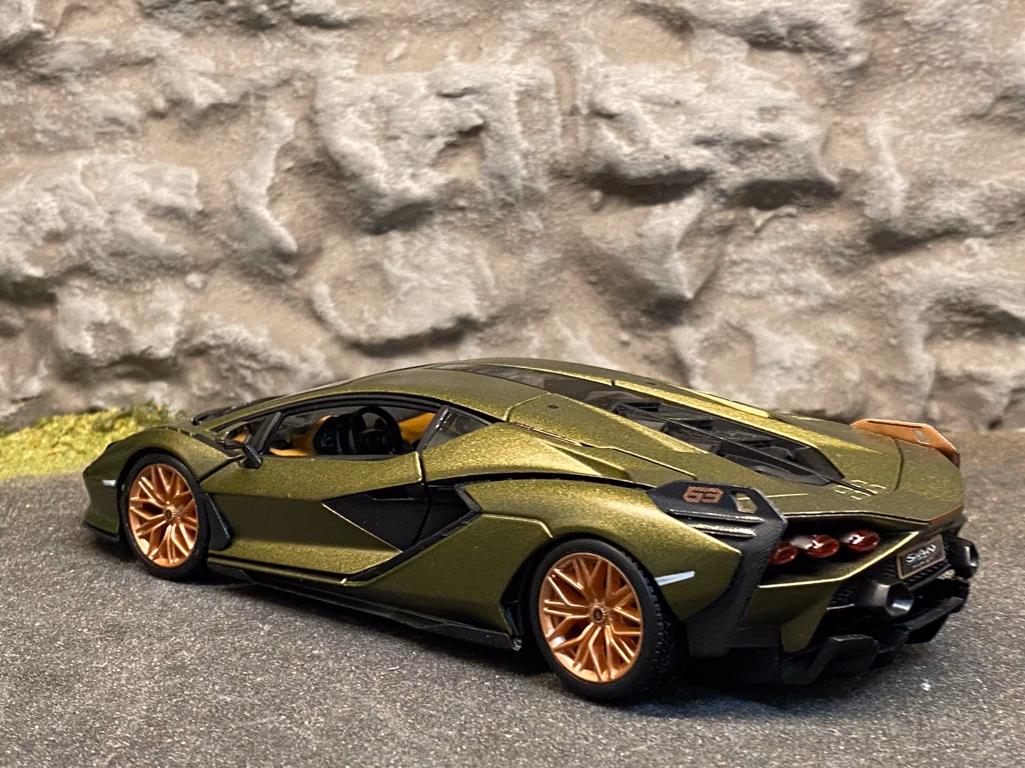 Skala 1/24 -  Lamborghini Sián FKP 37 fr Bburago