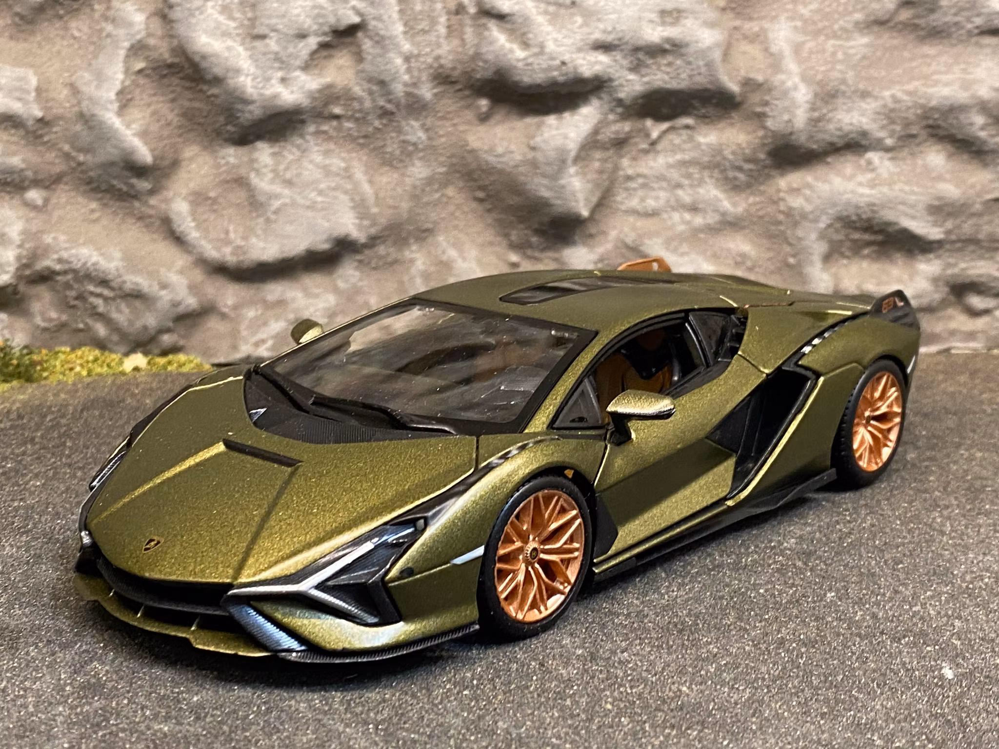 Skala 1/24 -  Lamborghini Sián FKP 37 fr Bburago