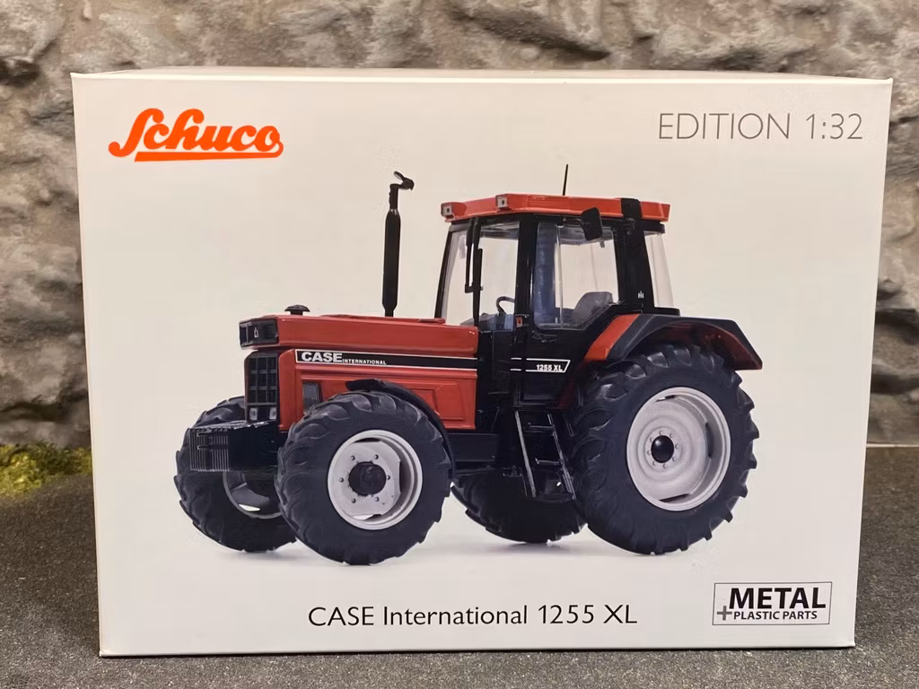 Skala 1/32 CASE International 1255 XL, Röd från Schuco