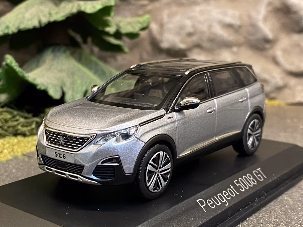 Skala 1/43: Peugeot 5008 GT 2016', Artense grå tillverkad av Norev