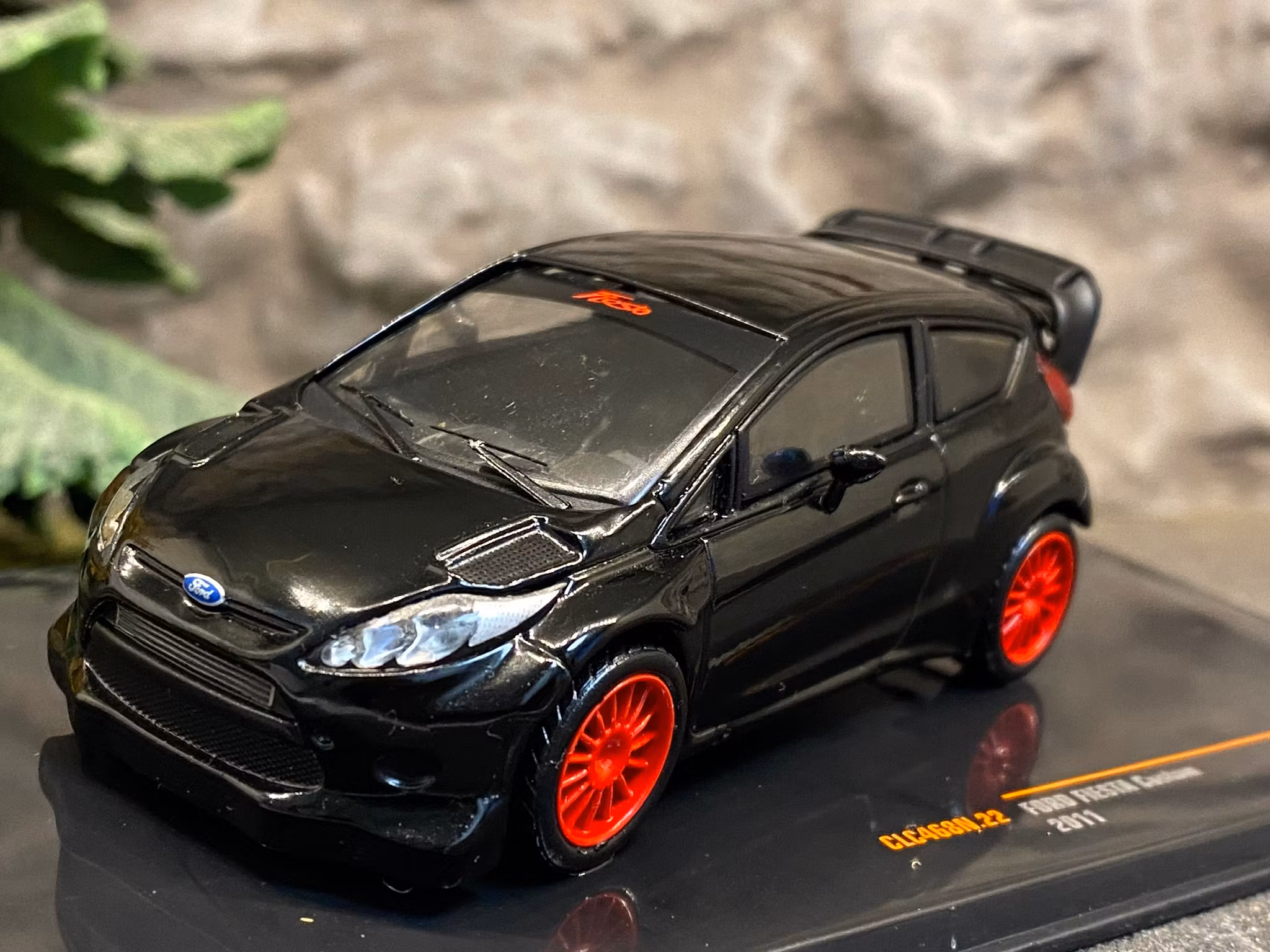 Skala 1/43 Ford Fiesta Custom 2011 fr IXO Models