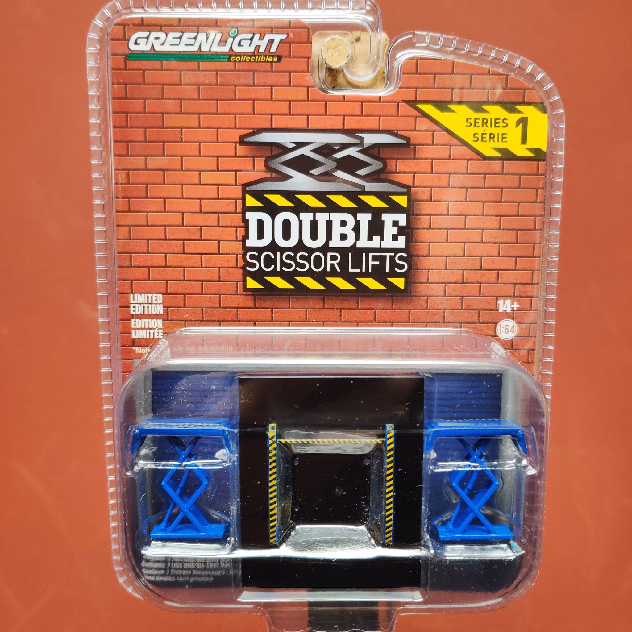 Skala 1/64 Dubbel saxlyft från Greenlight