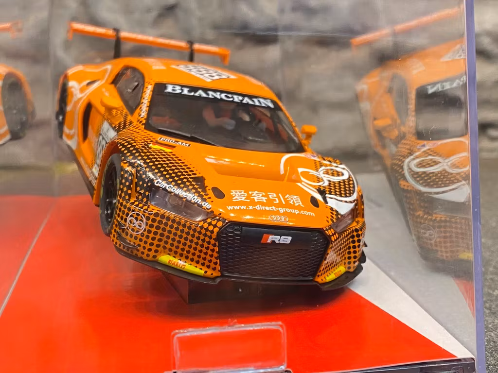 Skala 1/32 Analog SCX Bil till Bilbana: Audi R8 LMS GT3