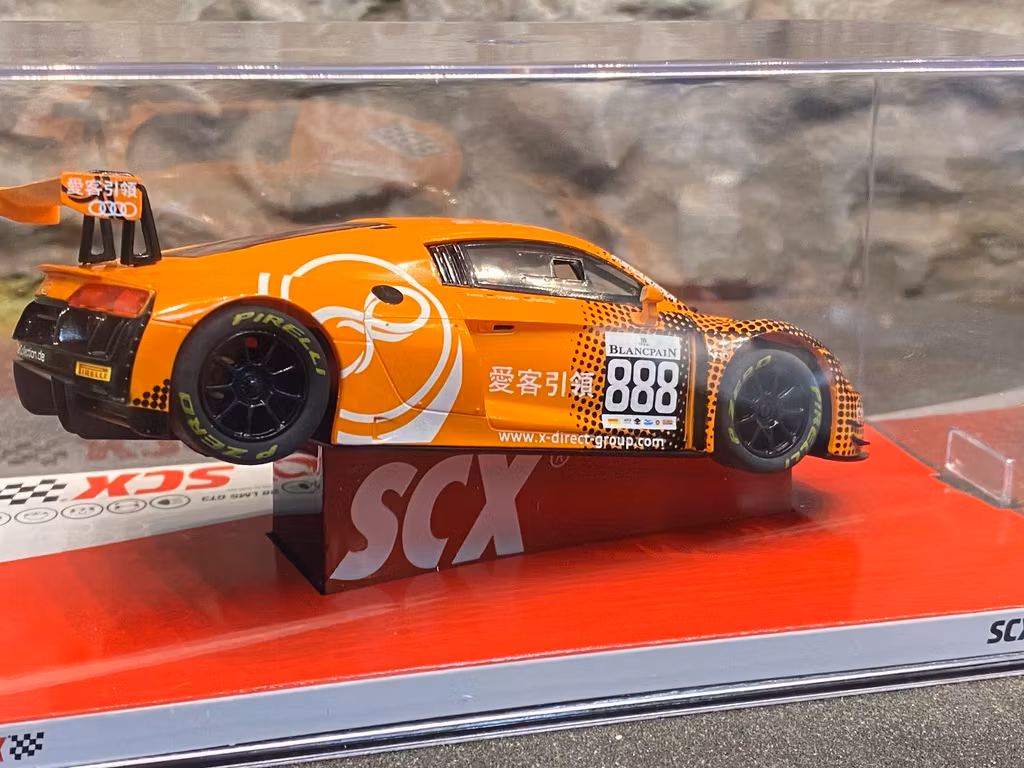 Skala 1/32 Analog SCX Bil till Bilbana: Audi R8 LMS GT3