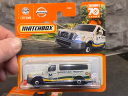 Skala 1/64 Matchbox - Nissan NV Van