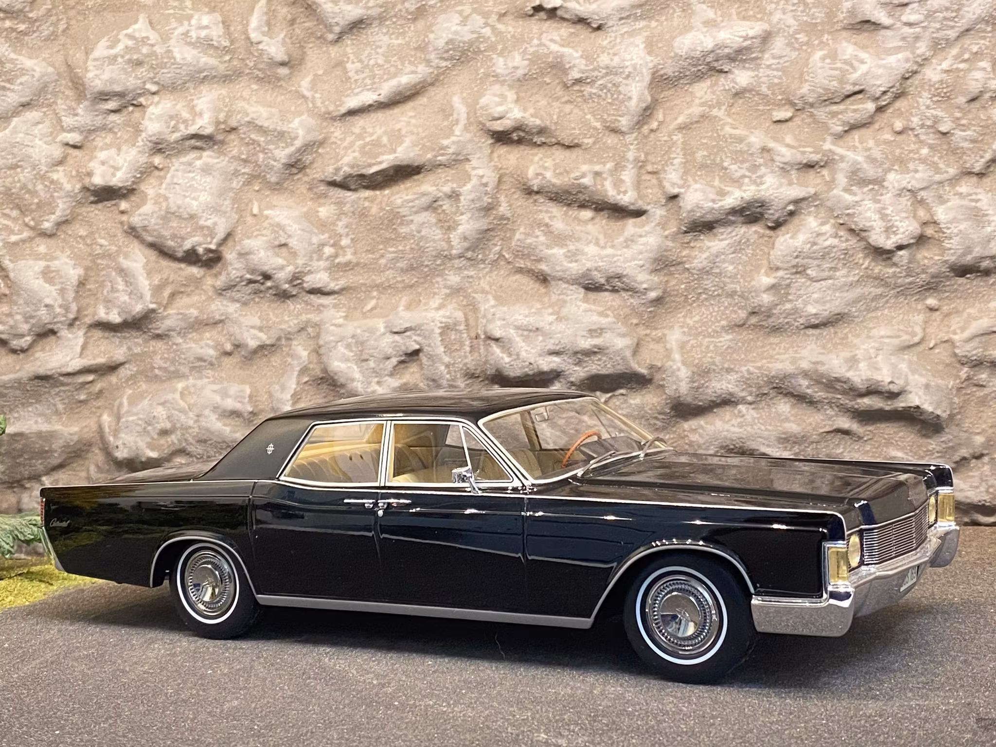 Skala 1/18 Lincoln Continental Limousine, Black fr BoS Best on Show